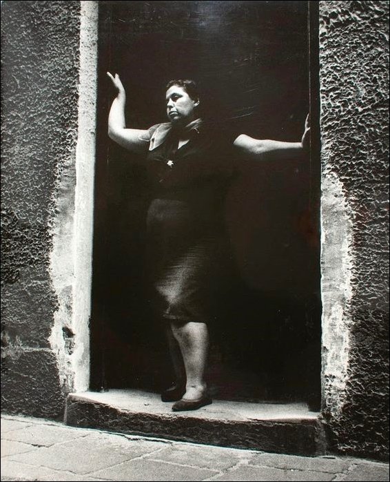 126. Joan Colom - "Il volto nascosto del Raval di Barcellona" 7 12.articolo Joan Colom bestphotohistory.org