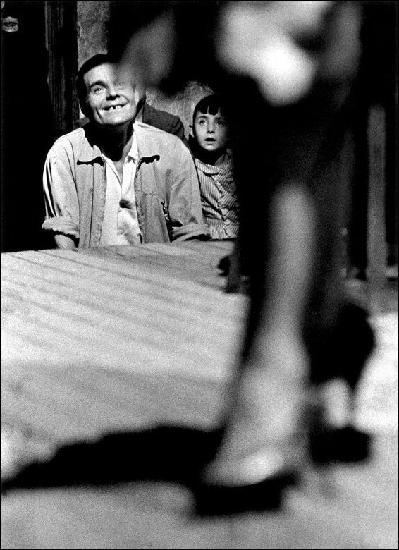 126. Joan Colom - "Il volto nascosto del Raval di Barcellona" 13 16.articolo Joan Colom bestphotohistory.org