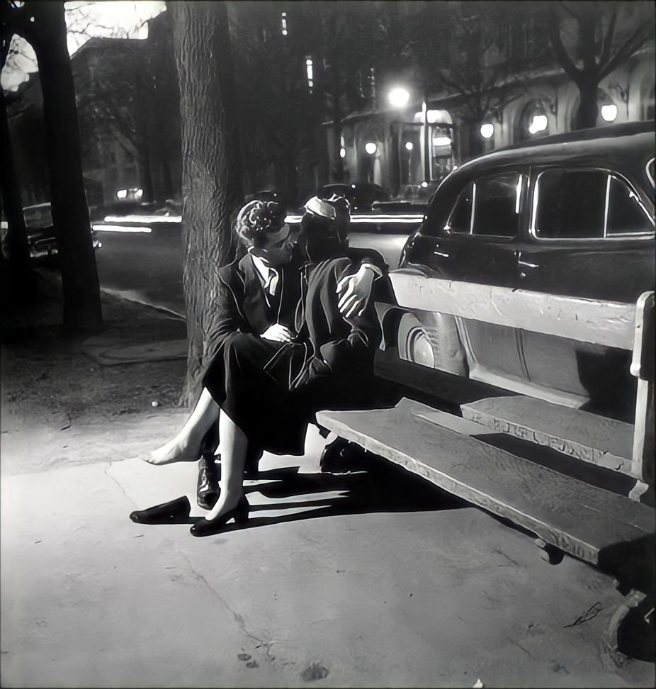 7. Robert Doisneau - Il "Bacio all'Hotel de Ville" ......e altri baci. 11 robert doisneau bacio all hotel de ville bestphotohistory 4