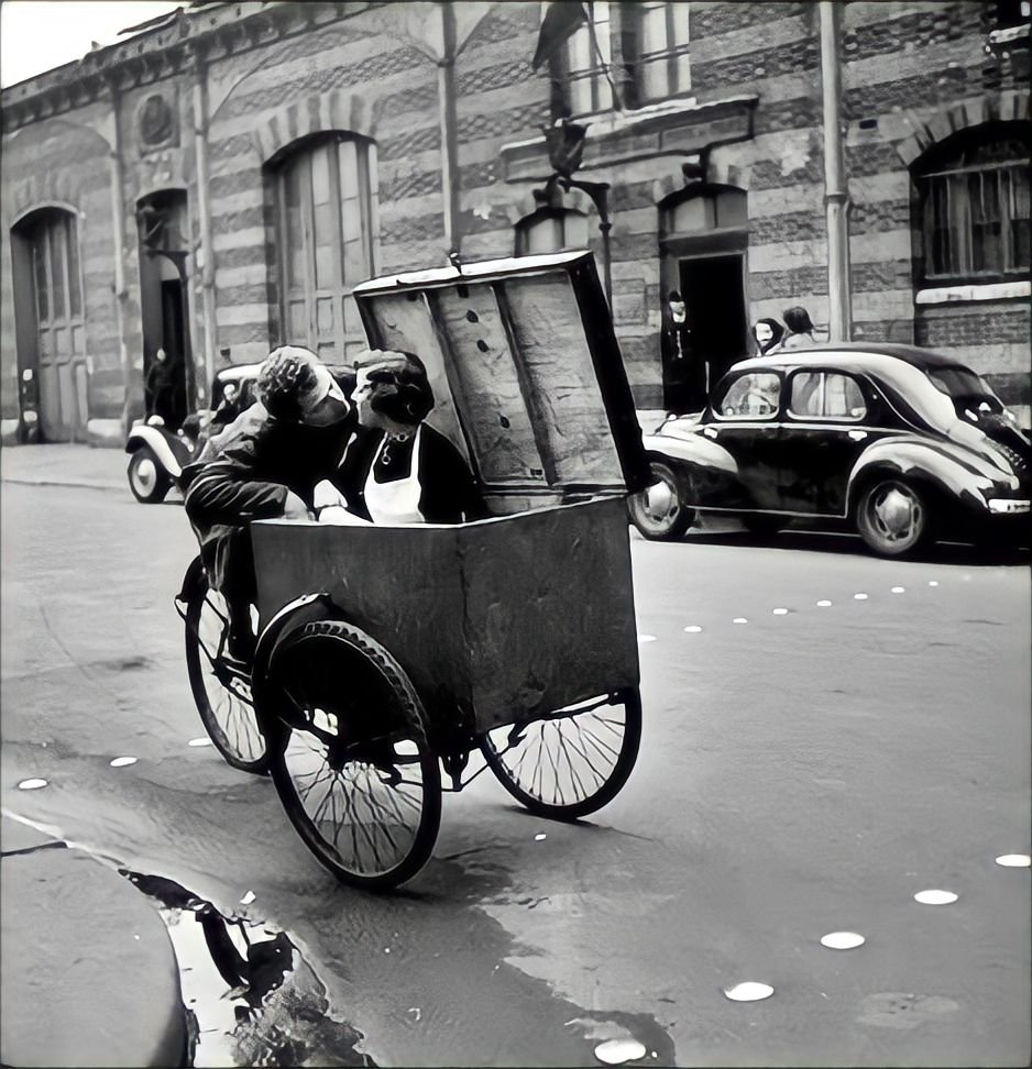 7. Robert Doisneau - Il "Bacio all'Hotel de Ville" ......e altri baci. 13 robert doisneau bacio all hotel de ville bestphotohistory 5