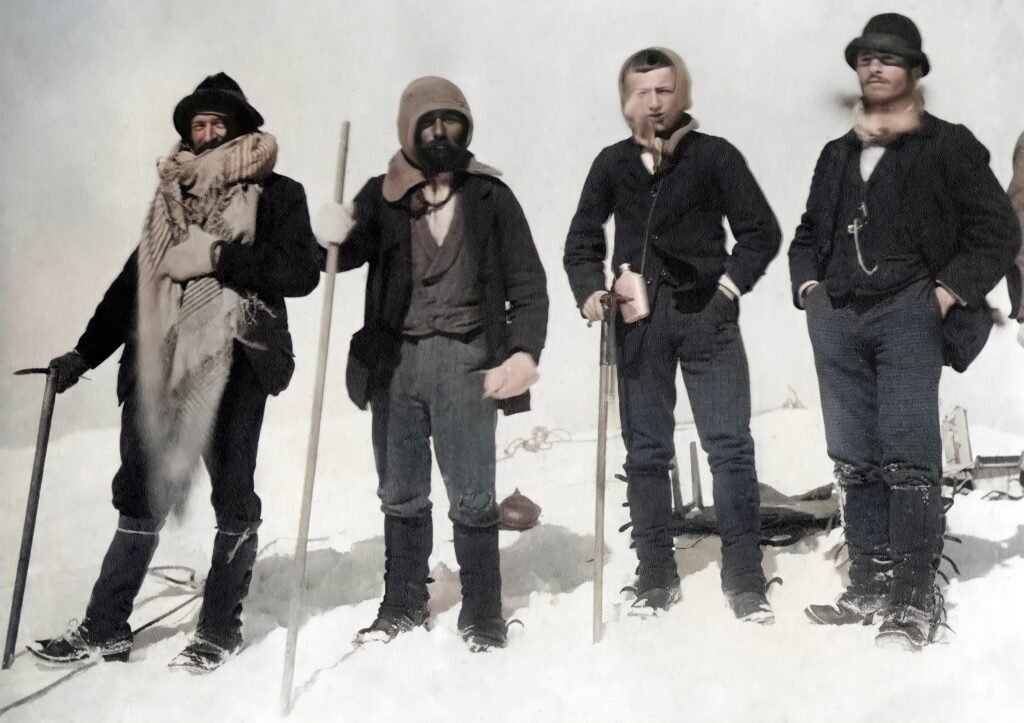 118 . Vittorio Sella - Le prime fotografie ad Alta Quota 10 11. sulla vetta del monte bianco 17 luglio 1881 vittorio sella articolo best photo history