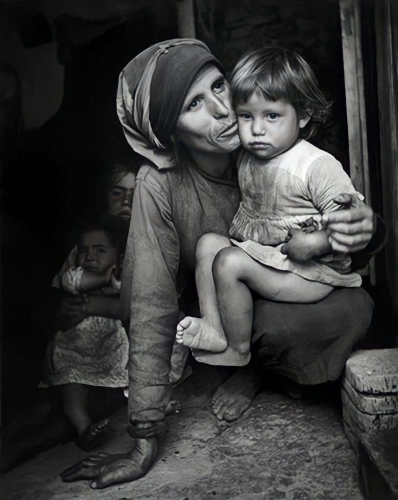 56a. "Spanish Village" - William Eugene Smith Reportage 18 31.articolo spanish village william eugene smith best photo history