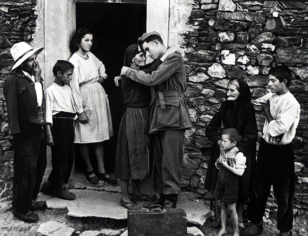 56a. "Spanish Village" - William Eugene Smith Reportage 4 5.1.articolo spanish village william eugene smith best photo history 5