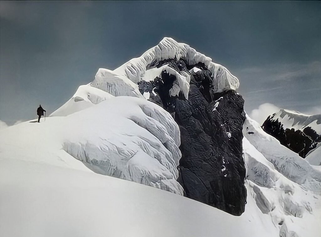 118 . Vittorio Sella - Le prime fotografie ad Alta Quota 7 7.Uganda. avvicinandosi a Punta Alessandra 1906 vittorio sella articolo best photo history