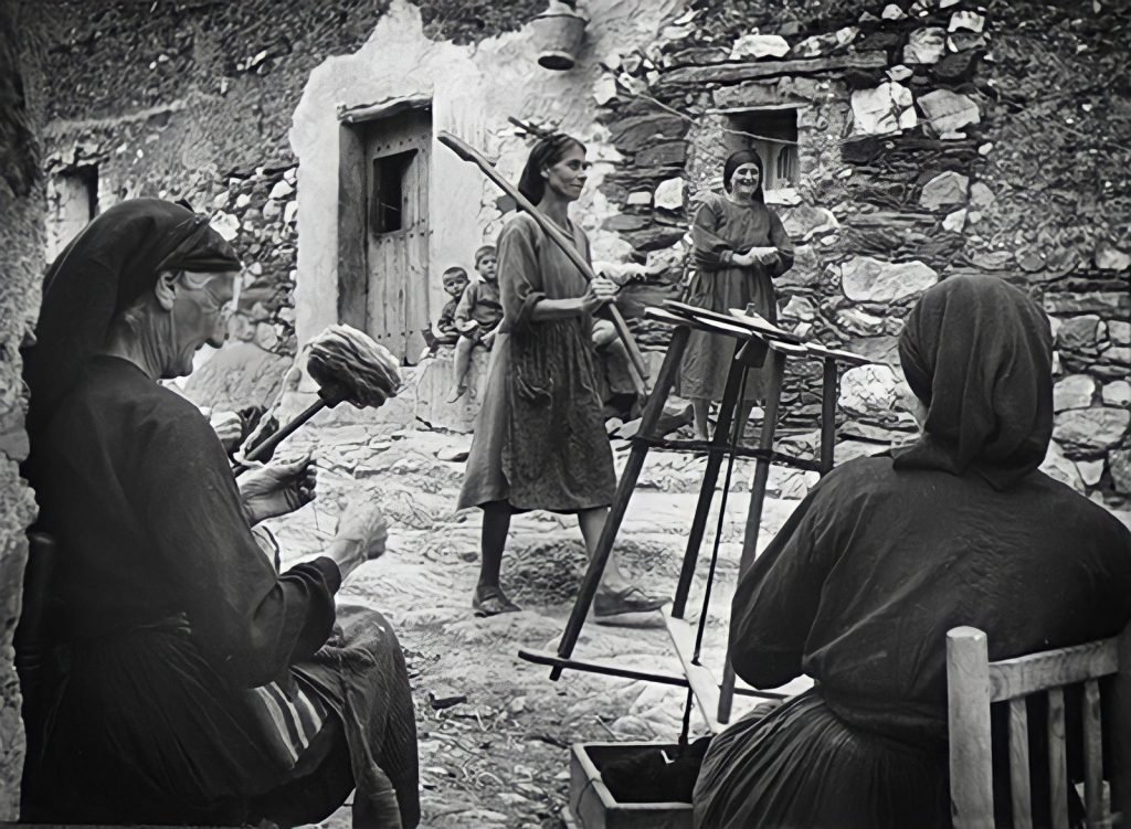 56a. "Spanish Village" - William Eugene Smith Reportage 7 7.articolo spanish village william eugene smith best photo history