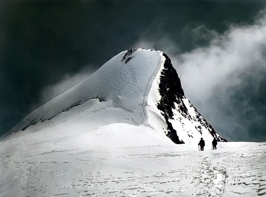 118 . Vittorio Sella - Le prime fotografie ad Alta Quota 24 Highest peak of the Rouies as seen from the Chardo Glacier August 3 1888