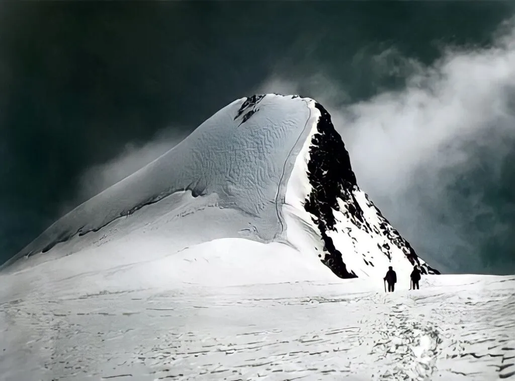 118 . Vittorio Sella - Le prime fotografie ad Alta Quota 24 Highest peak of the Rouies as seen from the Chardo Glacier August 3 1888