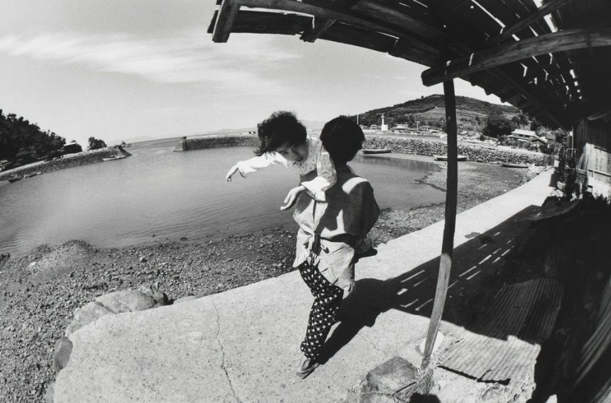 56b. “Minamata” – William Eugene Smith Reportage 7 7. bambina di minimata. foto W.E.Smith articolo best photo history