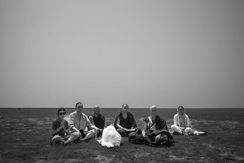 110. Nicholas Vreeland - Un Monaco con la Fotocamera 25 26.Then to Pong Lake to recite His Holinesss Prayer for A Swift Return giugno 2022