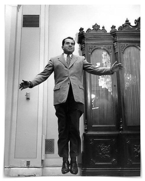 14a. Philippe Halsman- "Jumpology: Il Volo della Spontaneità" 17 17.Richard Nixon 1955 Phillippe Halsman Jumpology