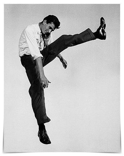 14a. Philippe Halsman- "Jumpology: Il Volo della Spontaneità" 6 6.Anthony Perkins Phillippe Halsman Jumpology