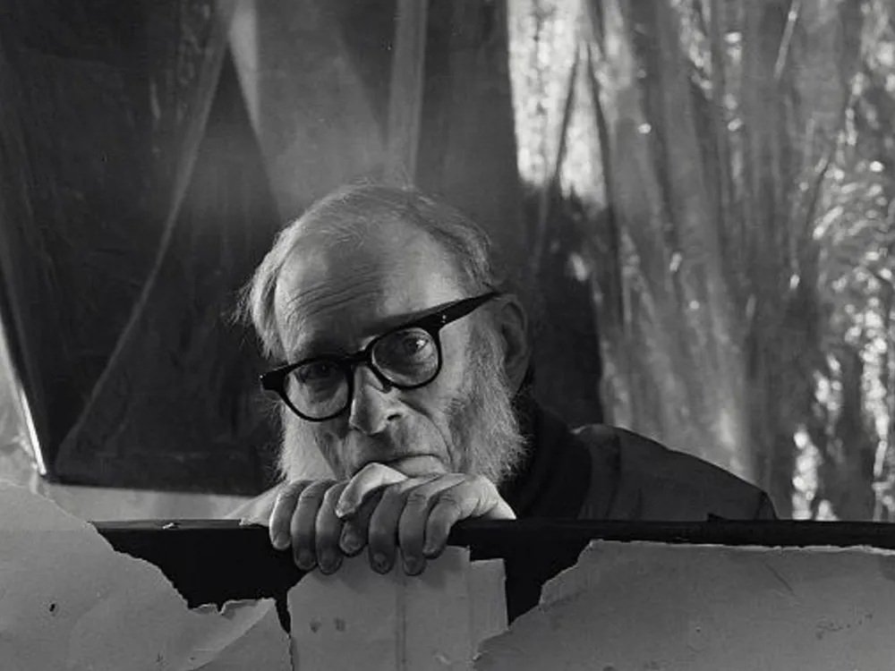 23a. 50 Ritratti Iconici firmati Arnold Newman, il Maestro del Ritratto Ambientato. 2 1.Isaac Asimov at age 70. jpg
