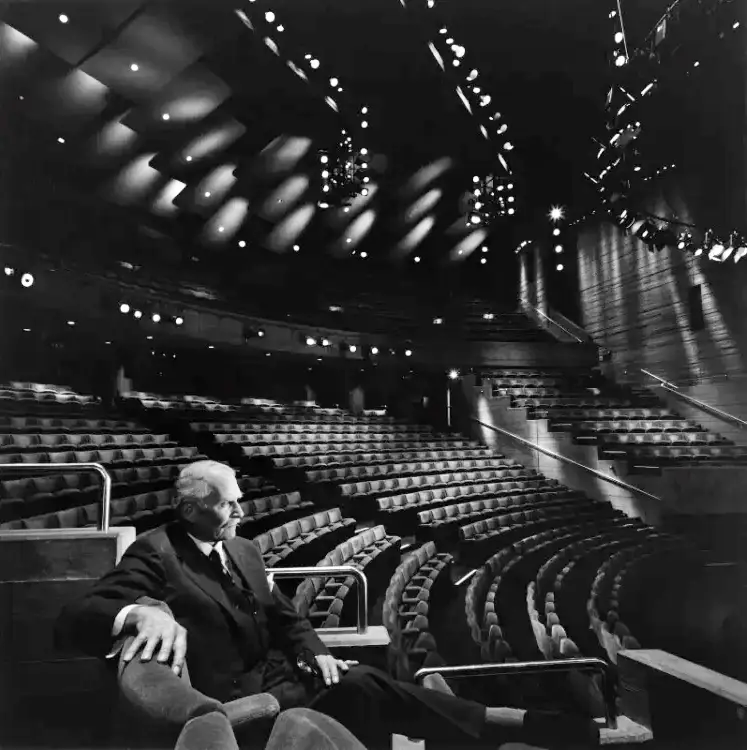 23. Arnold Newman – Il Ritratto Ambientato 17 17.Sir Laurence Olivier