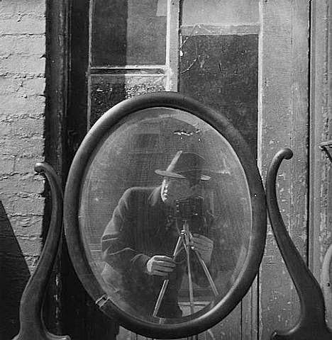 23b. Arnold Newman – Il volto dei Fotografi 29 28.arnold Newman autoritratto 1