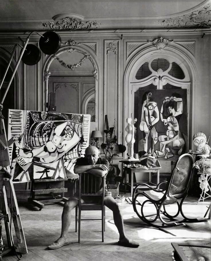 23. Arnold Newman – Il Ritratto Ambientato 8 8.Pablo Picasso nel suo Studio 1956
