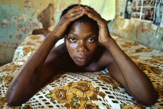 98. Rio Branco – La bellezza dell’immagine tra luce, colore e dolore 16 11.BAHIA Brazil—A prostitute in the district of Pelourinho 1979