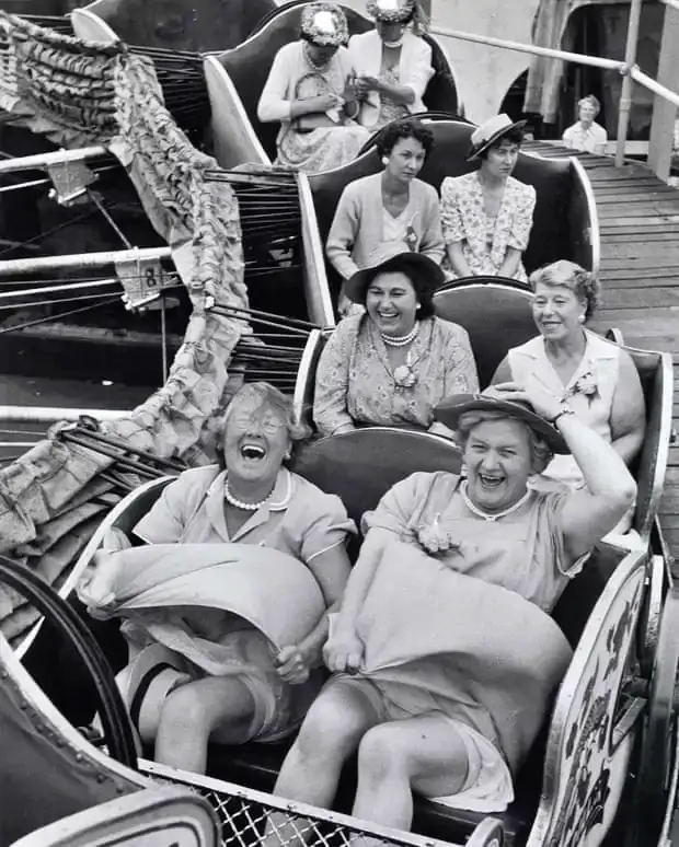 169. Grace Robertson - Reportage iconici sulla vita reale e la quotidianità 19 19.Grace Robertson Mothers Day Off 1954