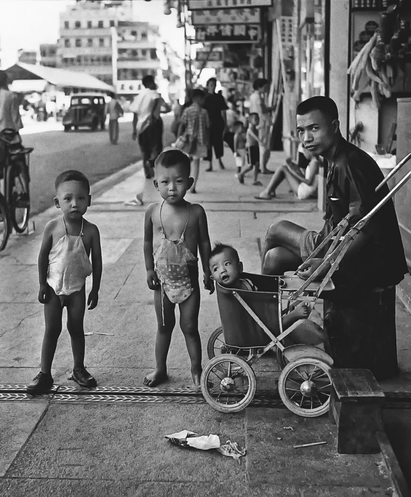 21.Fan Ho Waiting for Mom Hong Kong1950 60s
