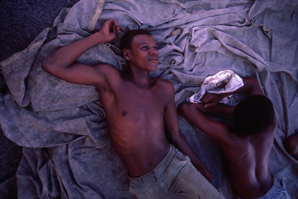 98. Rio Branco – La bellezza dell’immagine tra luce, colore e dolore 13 21.dulce sudor amargo brazil.BAHIA Brazil—1984 Miguel Rio Branco