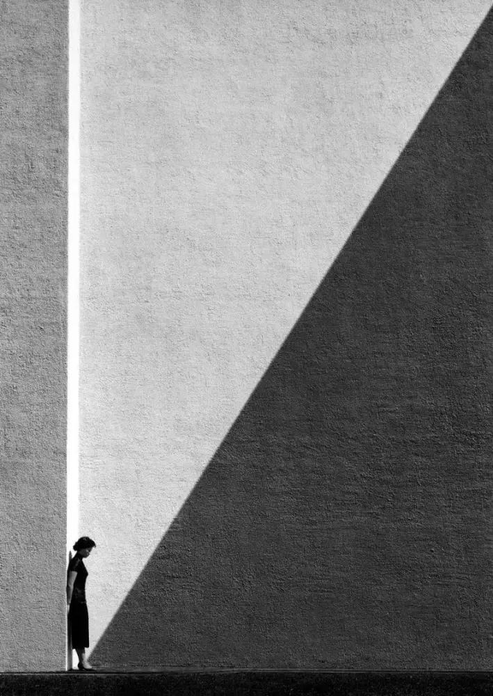 153. Fan Ho – L'incanto senza tempo della perduta Hong Kong 24 24.Fan Ho Approaching Shadow Hong Kong 1954