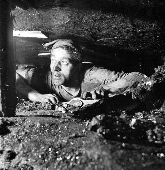 170.Thurston Hopkins - Lo sguardo umano della fotografia britannica 32 31.Nella miniera di Lilly Drifth vicino a Newcastle Liverpool Slums reportage 1956. Thurston Hopkins 1