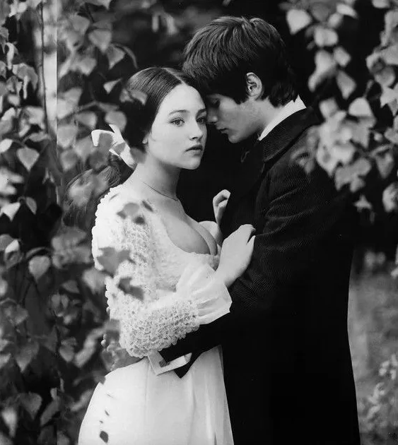 33.Olivia Hussey and Leonard Whiting as Romeo and Juliet photographed by Norman Parkinson for American Vogue in 1967
