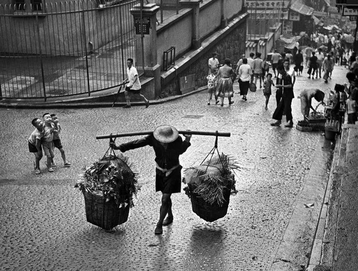 38.Fan Ho Between Showers 1962