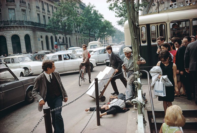 10 Maestri della " Street Photography" : Storie, Tecniche e Immagini Iconiche 25 3.Joel Meyerowitz Paris France 196