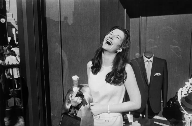 Dalla serie Women Are Beautiful 1975. Garry Winogrand