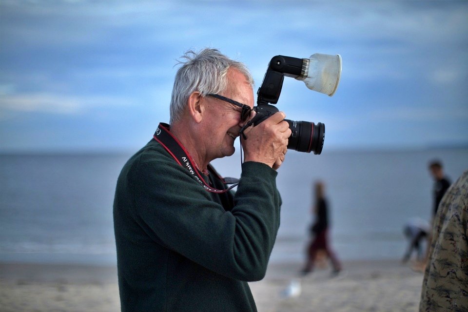 10 Maestri della " Street Photography" : Storie, Tecniche e Immagini Iconiche 42 1.Martin Parr