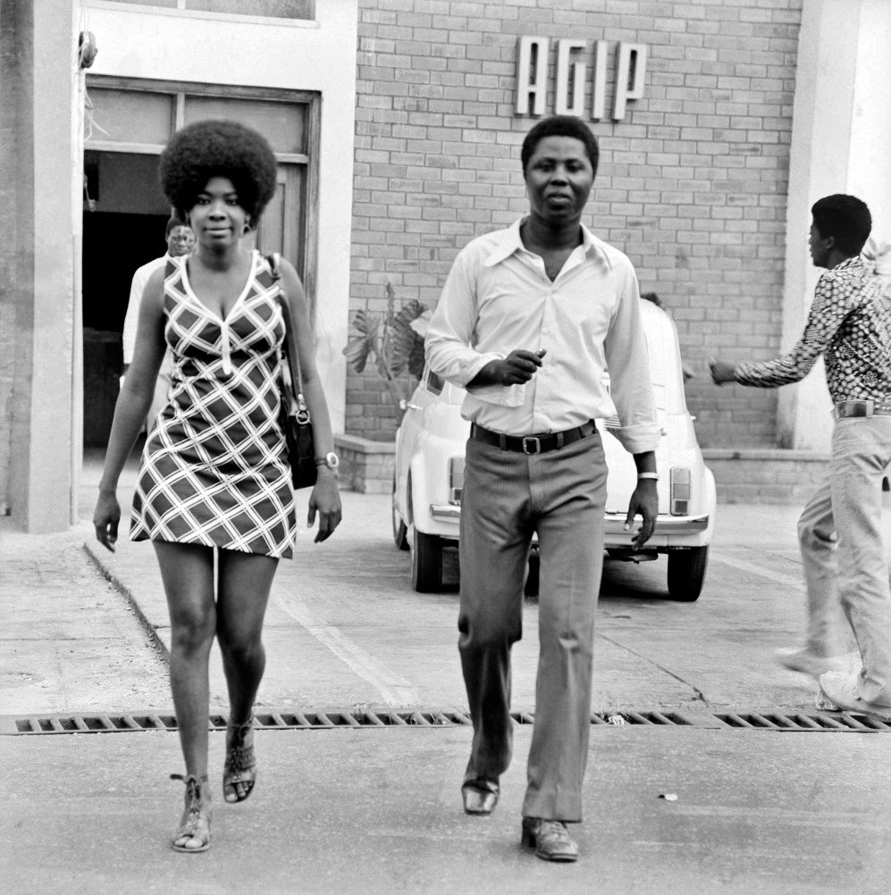 10 Maestri della " Street Photography" : Storie, Tecniche e Immagini Iconiche 55 15.James Barnor Ghana 1