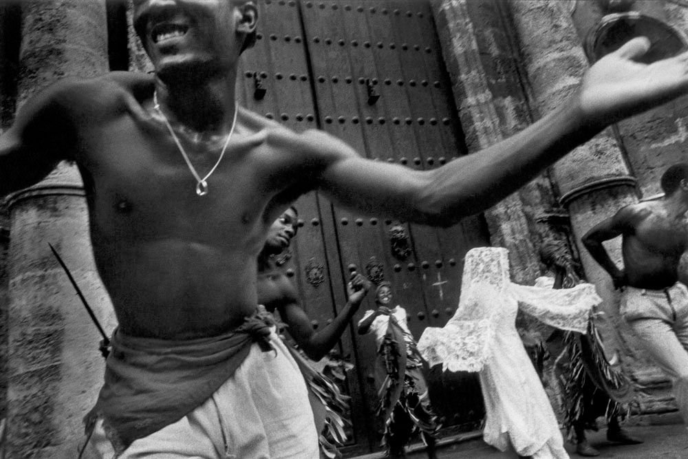 10 Maestri della " Street Photography" : Storie, Tecniche e Immagini Iconiche 57 17.Ernesto Bazan Cuba