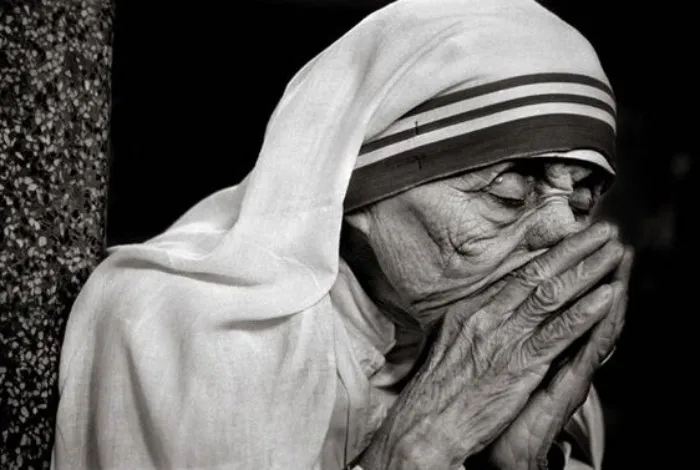 19.Madre Teresa di Calcutta. Raghu Rai