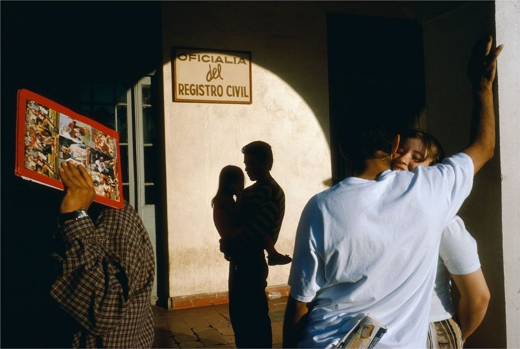 10 Maestri della " Street Photography" : Storie, Tecniche e Immagini Iconiche 47 2.Nuevo Laredo Messico 1996.Alew Webb