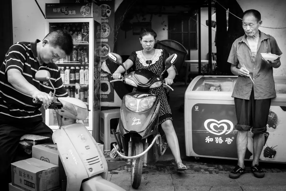 10 Maestri della " Street Photography" : Storie, Tecniche e Immagini Iconiche 64 24.Gulnara Samoilova China