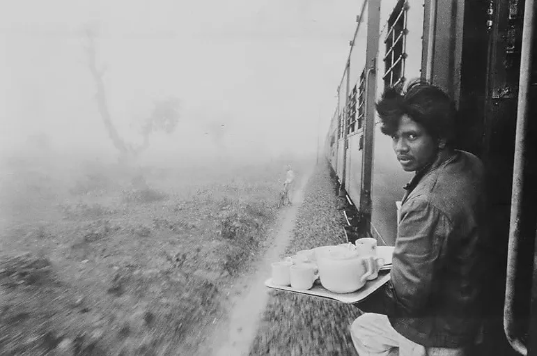 28. Sul treno Delhi Mumbai 1982. Raghu Rai