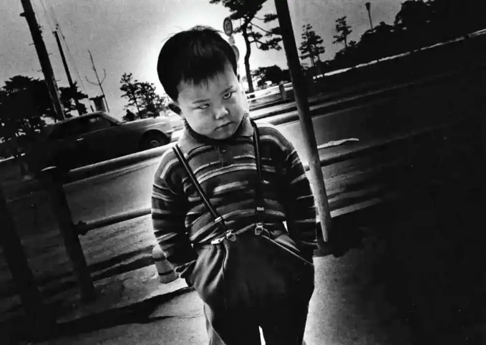 128.Daido Moriyama – Visioni oniriche della realtà 31 31.Boy Miyagi Japan 1973.Daido Moriyama foto