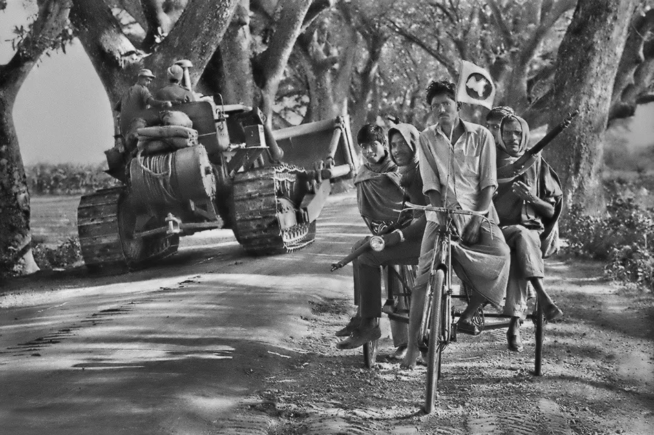 36.Bengali Refugees fleeing to the eastern provinces of India 1971. The Bangladesh Liberation War from Pakistan Raghu Rai