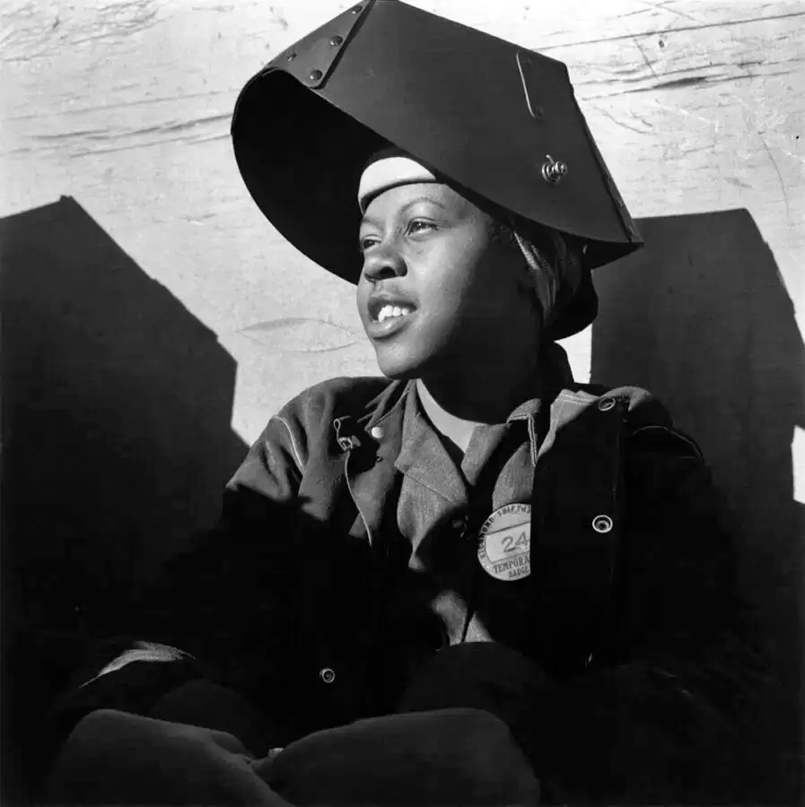 33.Giovane operaio del cantiere navale di Richmond California 1943 ca