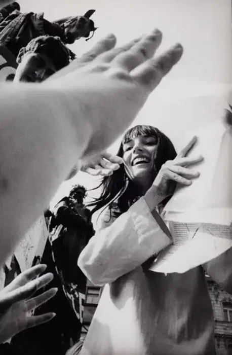 33.Primavera di Praga Distribuzione di giornali Praga 1968