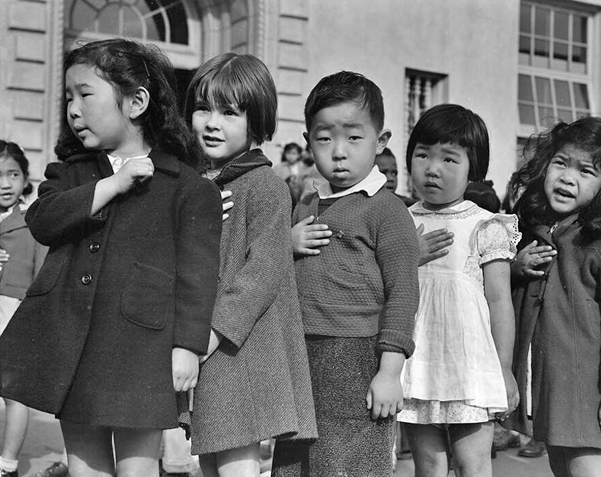 38.20 aprile 1942 — San Francisco California. Giuramento di fedelta alla bandiera