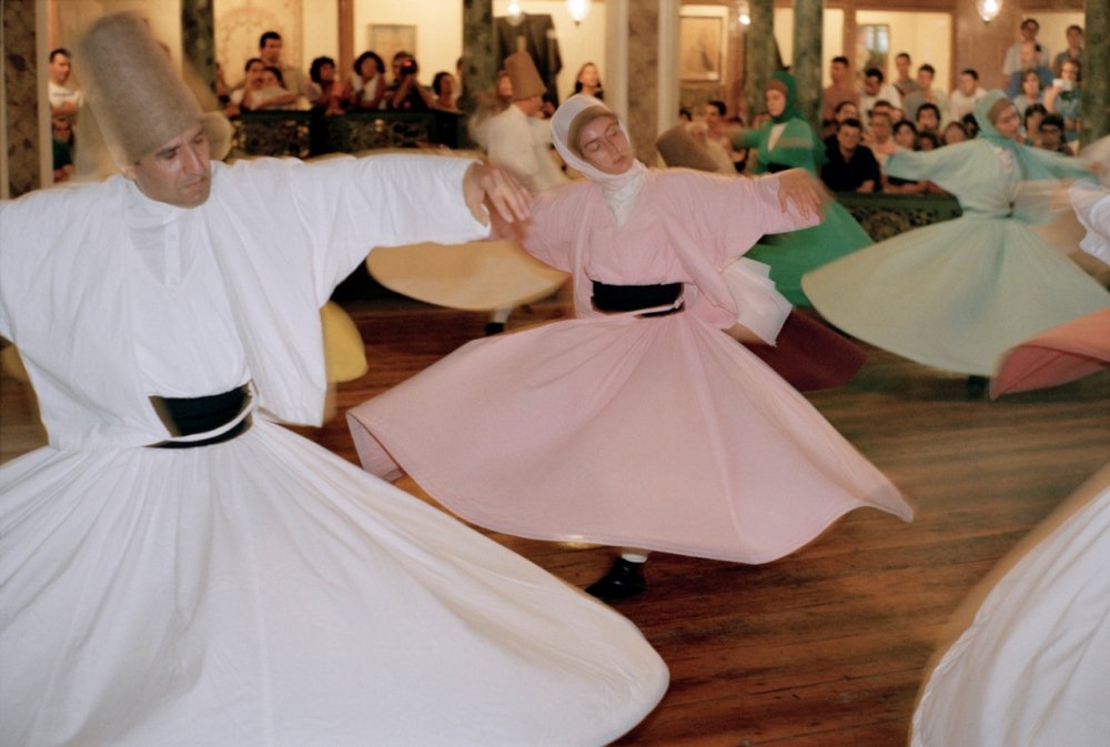 45.I dervisci rotanti nel monastero e museo di Divan Edebiyati 1996. Istanbul Turchia