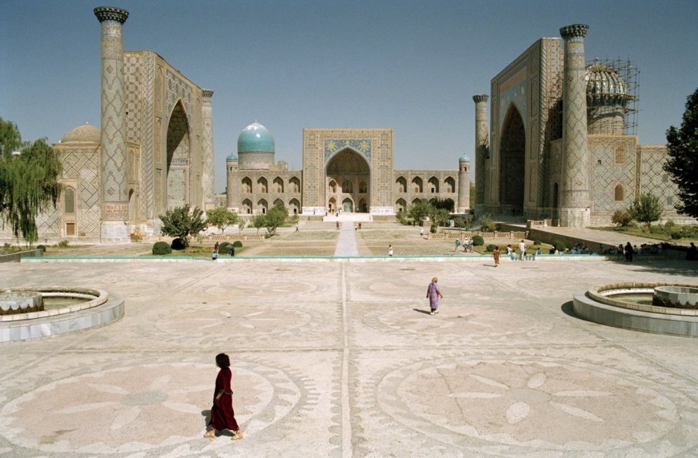 49.Piazza Registan. Samarcanda. Uzbekistan 1996