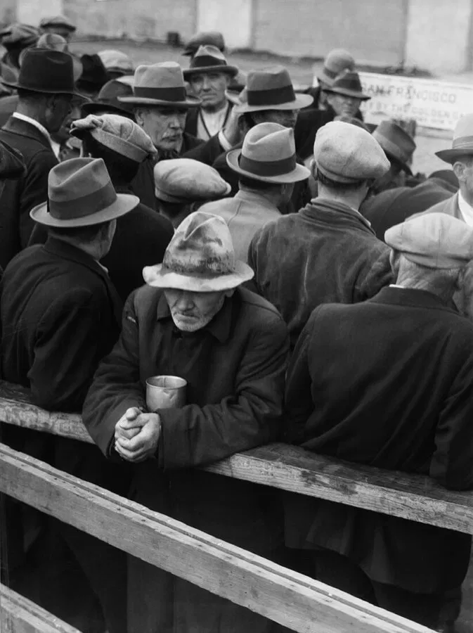 6.White Angel Breadline. San Francisco 1933