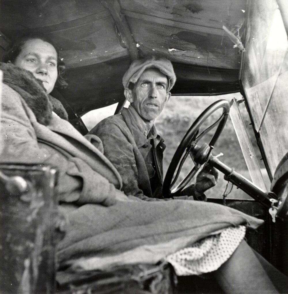 8.Famiglia di braccianti vive in auto. San Joaquin Valley. California 1935