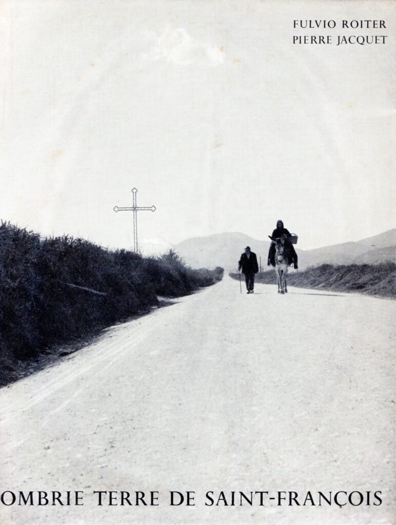 Il Premio Nadar: Storia ed evoluzione del Photobook attraverso il prestigioso premio fotografico francese 12 12.Vincitore premio Nadar 1956 — Fulvio Roiter con Ombrie Terre de Saint Francois