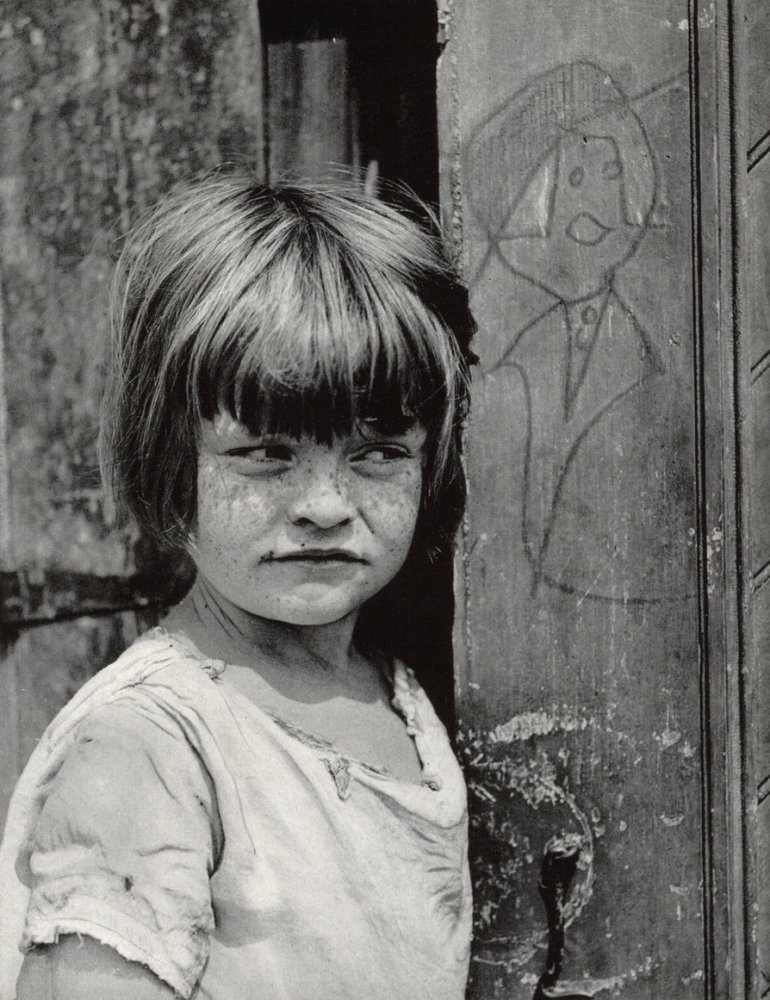 15. Walker Evans – Il fotografo dallo sguardo discreto tra realtà e poesia 28 28.Young Girl 1938 by Walker Evans