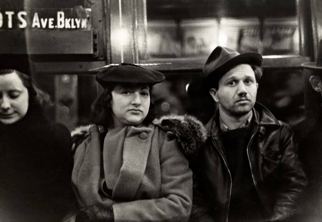 15. Walker Evans – Il fotografo dallo sguardo discreto tra realtà e poesia 30 30. Subway Passengers New York City 1938 1941 by Walker Evans