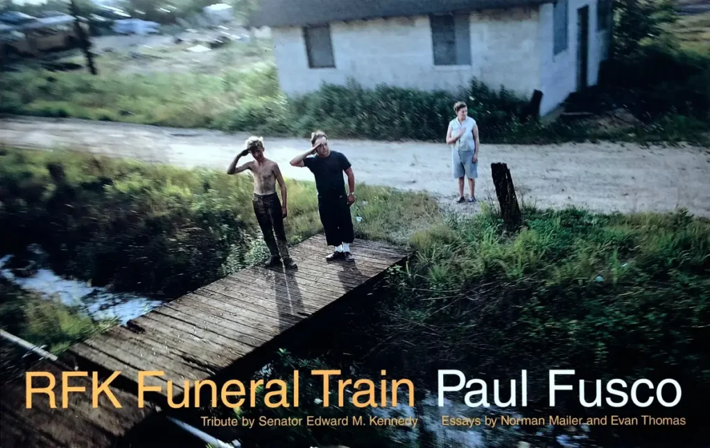 Il Premio Nadar: Storia ed evoluzione del Photobook attraverso il prestigioso premio fotografico francese 32 31.Vincitore premio Nadar 2018 Paul Fusco con The Train 8 juin 1968. Le dernier voyage de Robert F. Kennedy