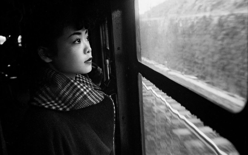 Il Premio Nadar: Storia ed evoluzione del Photobook attraverso il prestigioso premio fotografico francese 4 4.werner bischof estate 20 year old michiko jinuma a fashion student on her way to town tokyo japan 1951